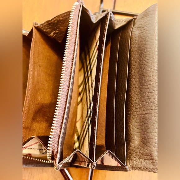 Burberry brown leather with Nova Check design compact wallet. Unisex - Picture 5 of 14